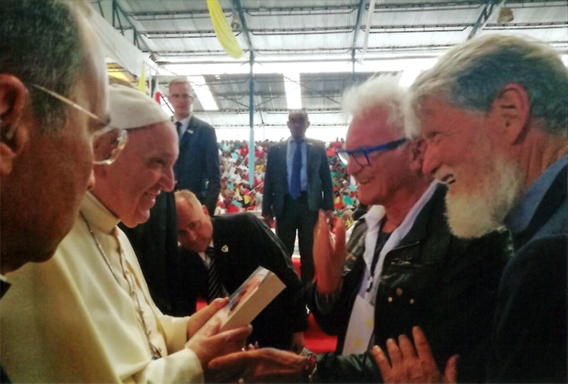 Pierre LUNEL avec le Pape François et le père Pedro